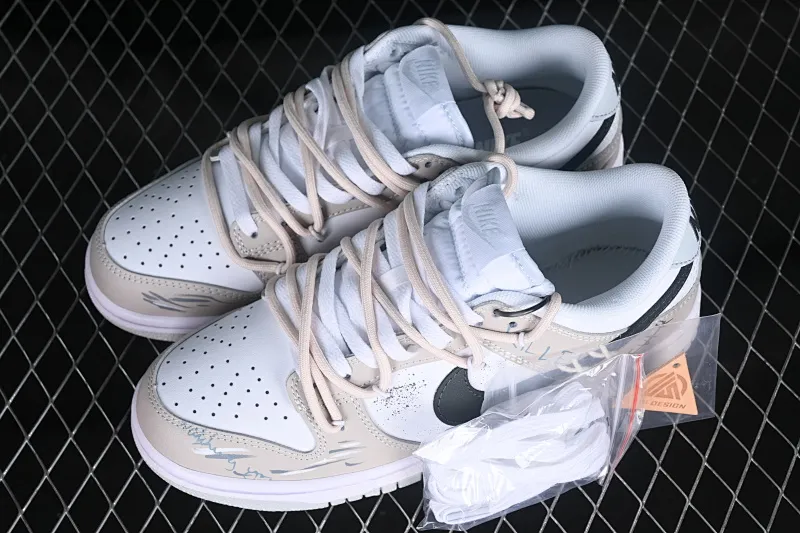 All Categories Nk SB Dunk Series Nk SB Dunk Low Low-top sneakers Nk Dunk Low Retro graffiti Stitched cross black and white gray SB strap low-top casual sneakers DV0831-101